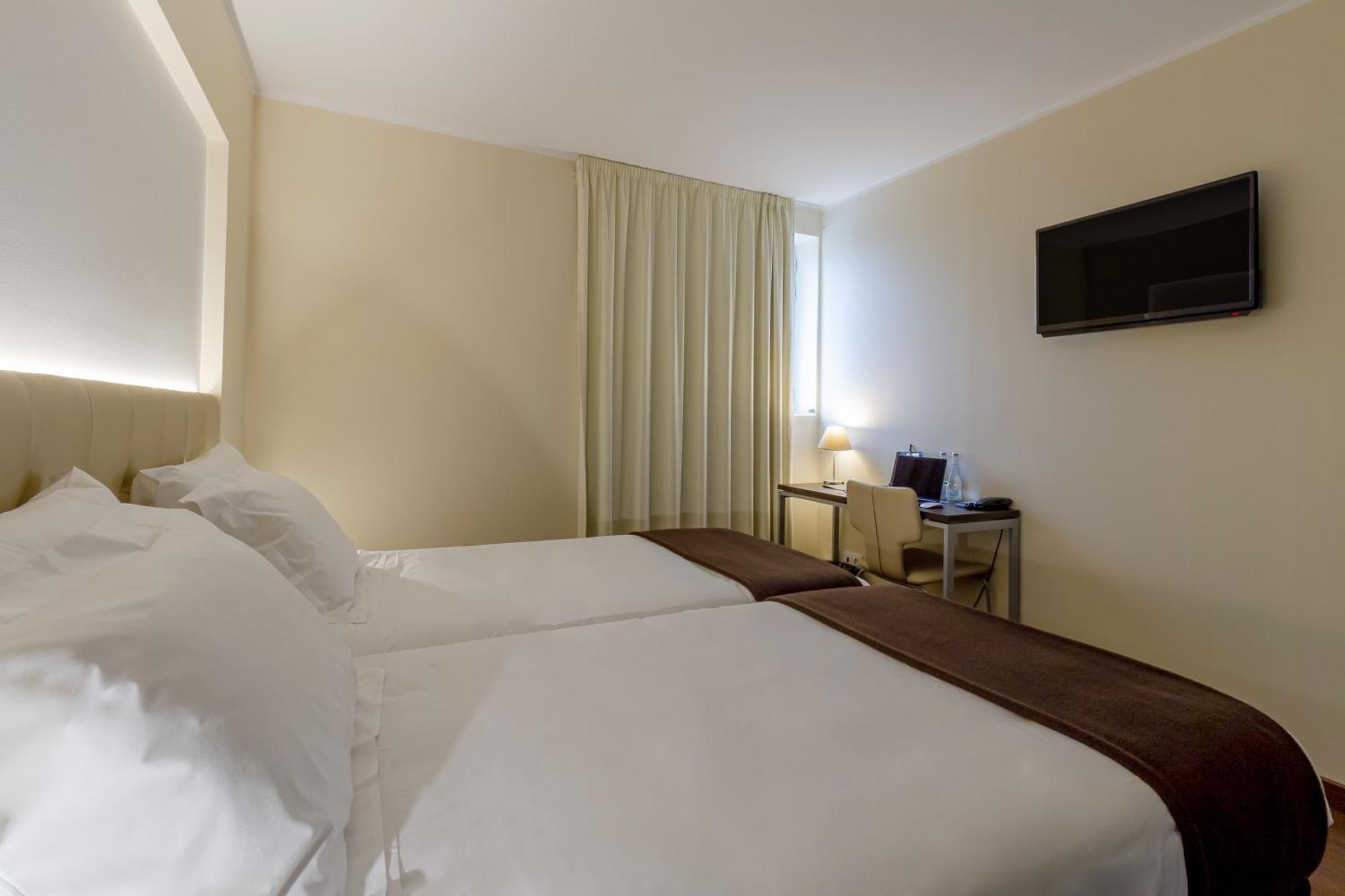 Standard Twin Room,1284831706:JPEG